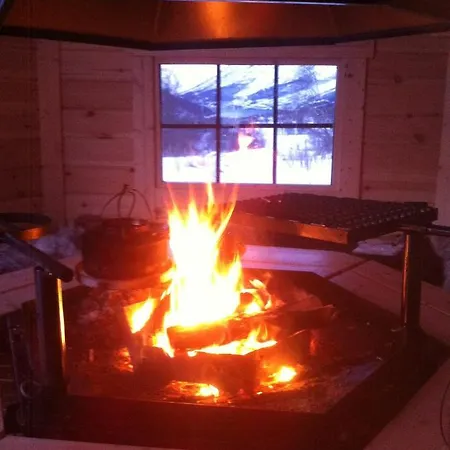 펜션 Kjelkebakken Gard 2. Lyngseidet